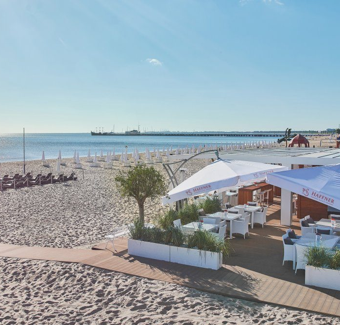 Event firmowy na sopockiej plaży – jak zorganizować letnie spotkanie integracyjne z klasą i bez kompromisów